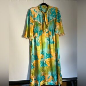 HOMEMADE HAWAII STYLE HOUSE DRESS ROBE FLORAL SOFT BUTTON UPPER WOMEN’S